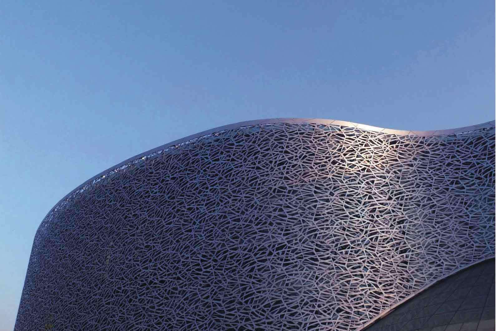 镂空铝单板为生
单层铝镁锰板屋面活彰显时尚色彩