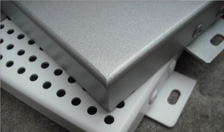 为何氟碳铝单板常被运用到户外，聚酯粉/漆铝单板常被运用到室内?